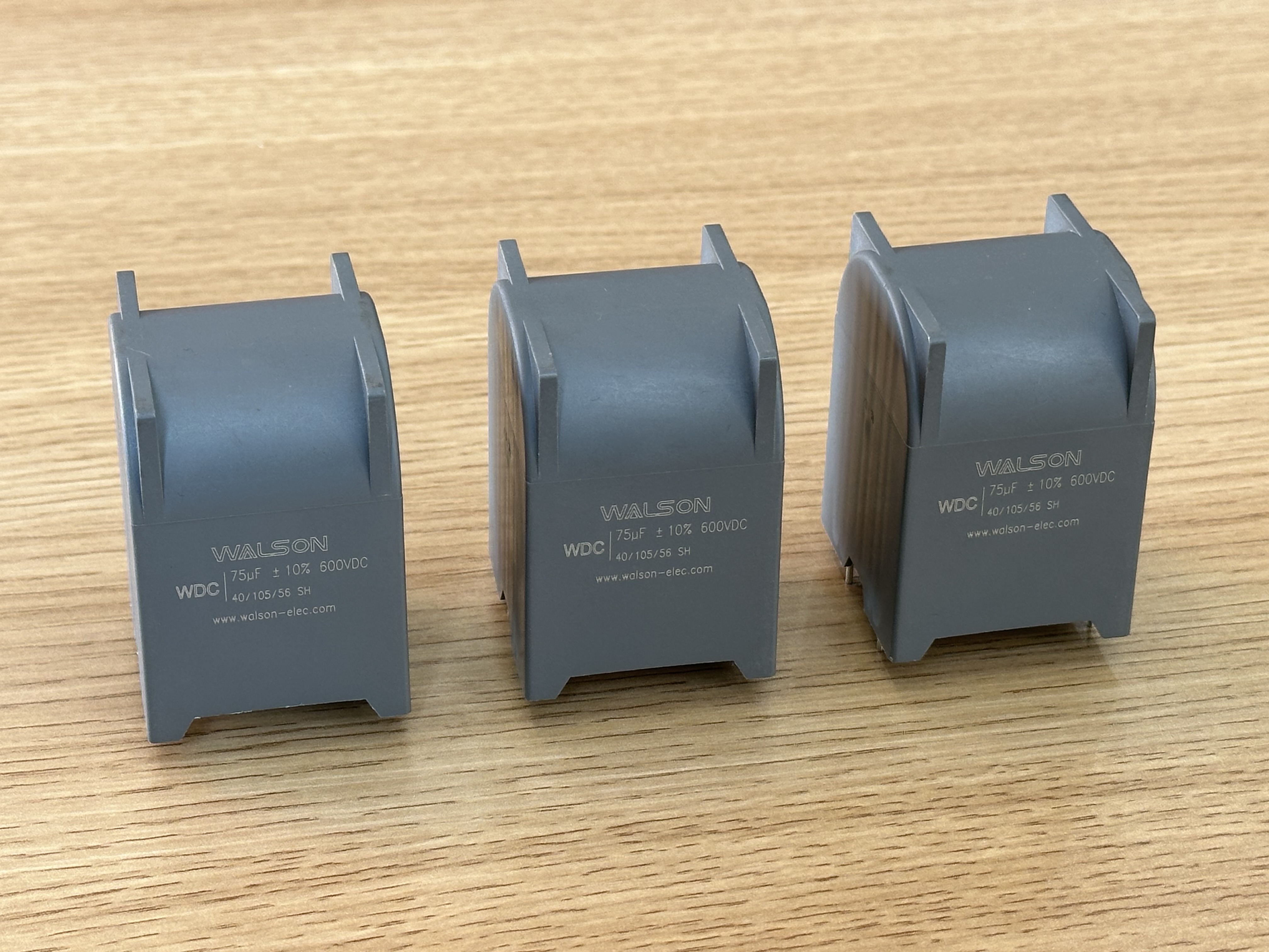 Film Kapasitörlerinin ESR/ESL Parametrelerinin Yorumlanması ve Ekipmanın Çalışması Üzerindeki Önemli Etkisi